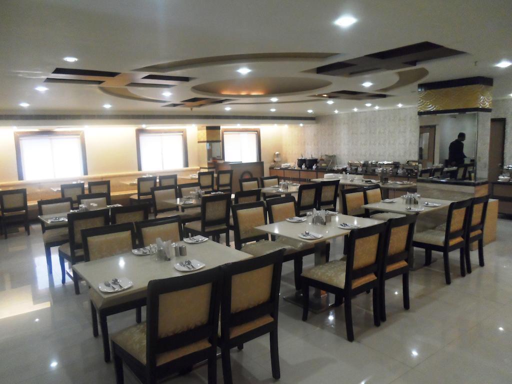 Poppys Anukula Residency Vellore Extérieur photo